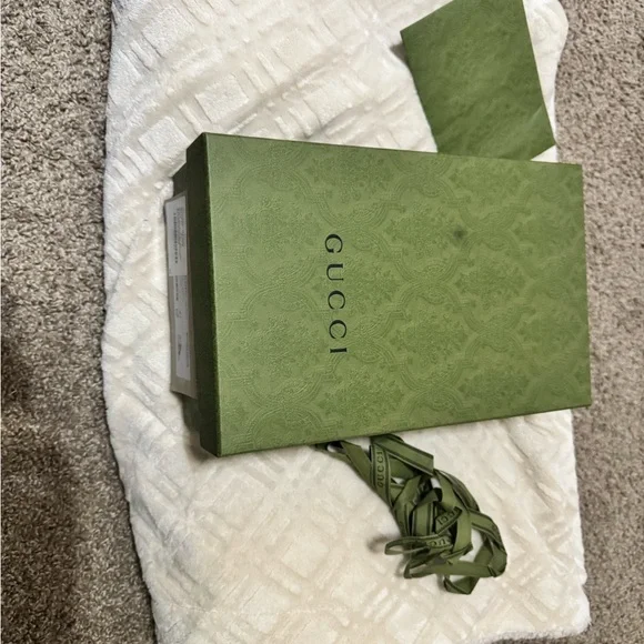 Gucci BEE Athletic Shoes - Picture 3 of 14